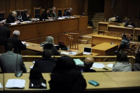 Δίκη ΧΑ: Η υπεράσπιση Μπούκουρα ζητεί δίωξη μάρτυρα από το ΠΑΜΕ