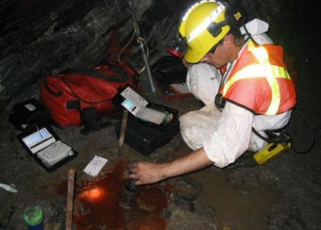 Βαθιά σε ένα ορυχείο του Καναδά, το αρχαιότερο νερό της Γης