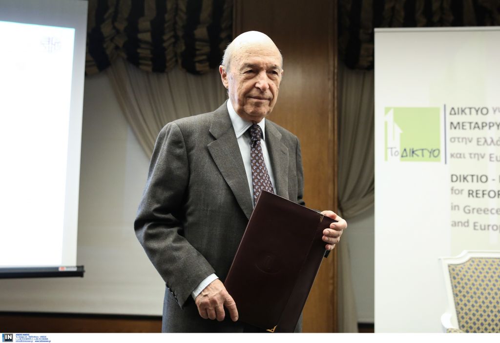 Για «πάσχουσα δημοκρατία» κάνει λόγο ο Κώστας Σημίτης