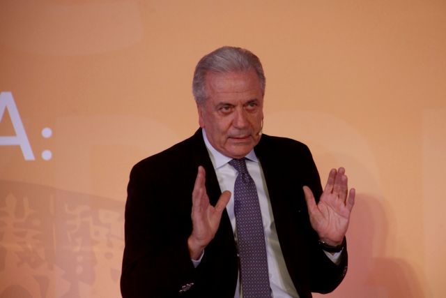 Αβραμόπουλος: Ως τα τέλη Σεπτεμβρίου όλα τα κράτη μέλη πρέπει να έχουν ανταποκριθεί