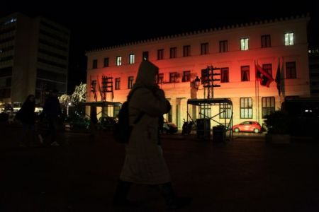 Στα χρώματα της γερμανικής σημαίας το δημαρχείο της Αθήνας