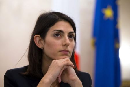 Χαλαρώνει ο Γκρίλο τον «πεντάστερο» κώδικα δεοντολογίας