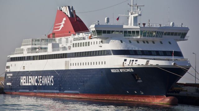 Το «Νήσος Μύκονος» προσέκρουσε σε προβλήτα στο λιμάνι της Χίου