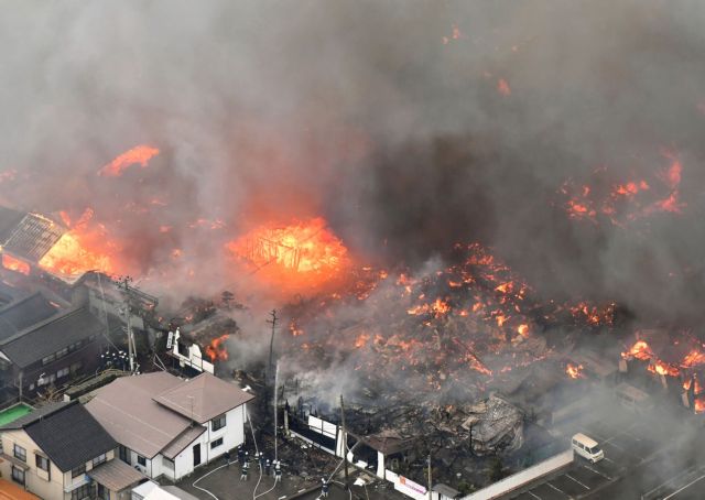Στις φλόγες 140 κτίρια σε παράκτια πόλη της Ιαπωνίας