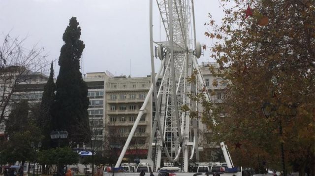 Ο δήμος Αθηναίων αφαίρεσε τα βαγόνια από τη Ρόδα στο Σύνταγμα