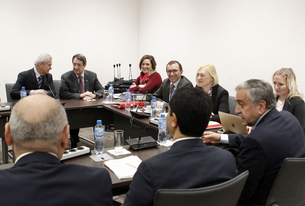 Κυριαρχούν οι συνομιλίες στη Γενεύη στα Ελληνοκυπριακά ΜΜΕ