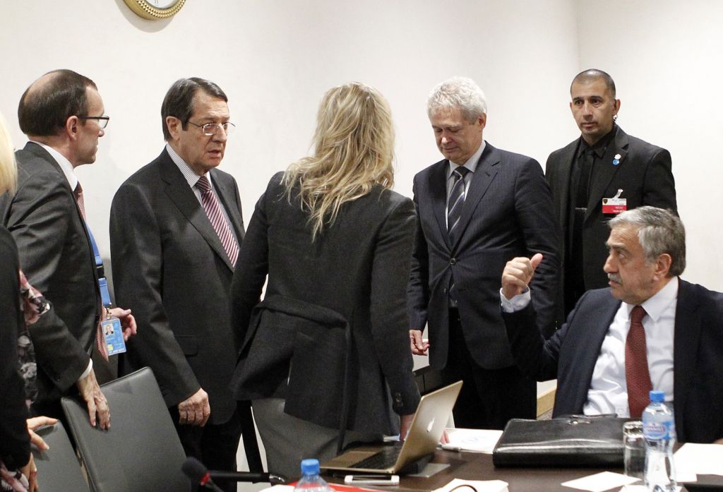 Με αγεφύρωτες θέσεις μεταξύ Αθήνας και Αγκυρας διεξάγεται η διάσκεψη της Γενεύης για το Κυπριακό