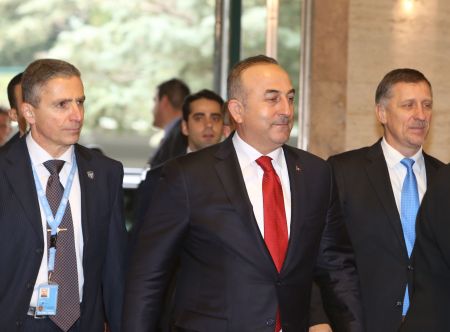 Απαγόρευσε η Ολλανδία την προσγείωση της πτήσης Τσαβούσογλου