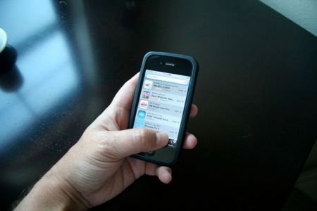 Γαλλία: Οι εργαζόμενοι αποκτούν το δικαίωμα να αγνοούν το κινητό