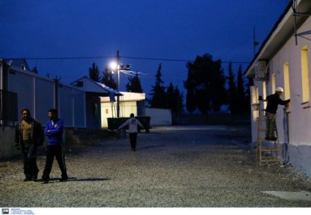 Ενας τραυματίας από φωτιά σε κέντρο προσφύγων στα Διαβατά