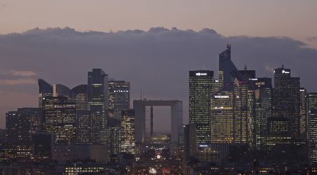 Παρίσι: Αστυνομικοί κατάσχουν τις κουβέρτες προσφύγων για να φύγουν από το δρόμο