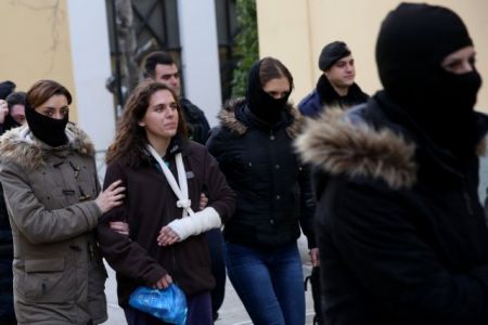 Σε ένοπλη ρήξη με το κράτος καλεί η Κων. Αθανασοπούλου