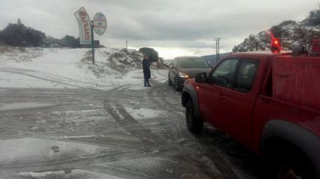Λάρισα: Το χιόνι έφτασε στη θάλασσα
