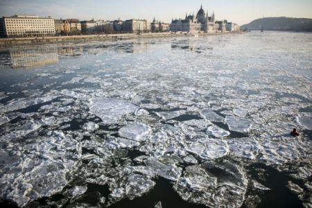 Τουλάχιστον 38 νεκροί από το κύμα ψύχους που σαρώνει την Ευρώπη
