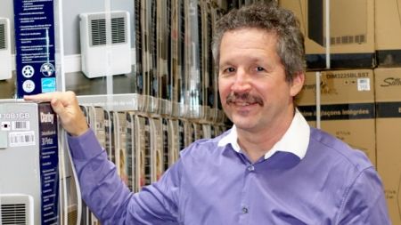 Ο Καναδός που έδωσε 1 εκατ. δολάρια για να σώσει 200 πρόσφυγες