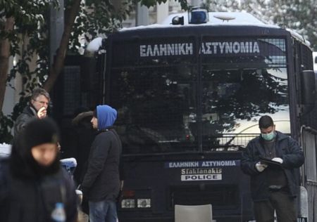 Ειδικοί φρουροί: Οι ακίνητες κλούβες εύκολοι στόχοι για κάθε παρανοϊκό τρομοκράτη