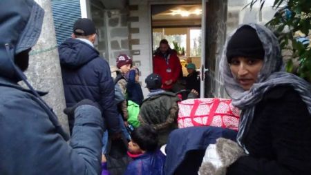 Πολεμικό πλοίο για τη φιλοξενία προσφύγων αποπλέει για Λέσβο