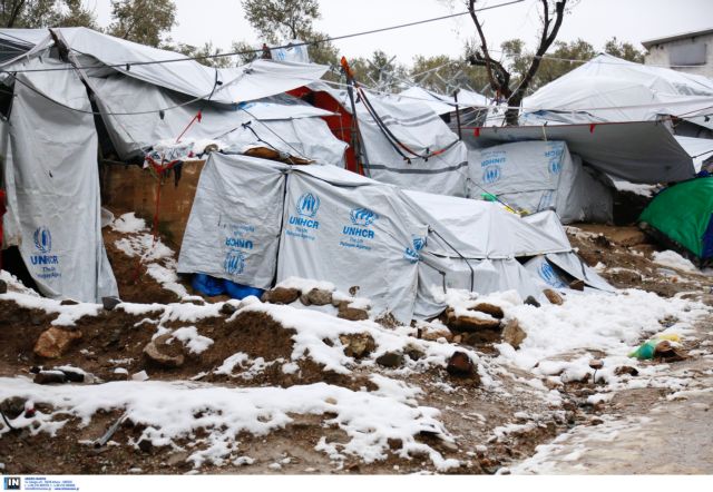 Η ντροπή ξεχείλισε στη Μόρια – Απαράδεκτες εικόνες εν μέσω χιονιά