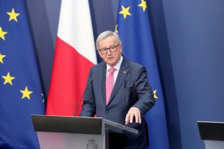Γιούνκερ: Να μην υποκύψει η Ευρώπη στις απαιτήσεις των ΗΠΑ για το ΝΑΤΟ