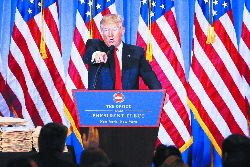 Οι δημοσιογράφοι στον σκουπιδοτενεκέ του Τραμπ