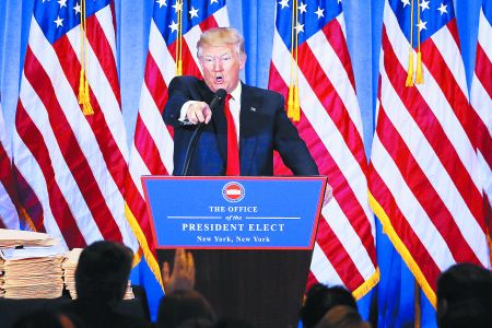 Οι δημοσιογράφοι στον σκουπιδοτενεκέ του Τραμπ