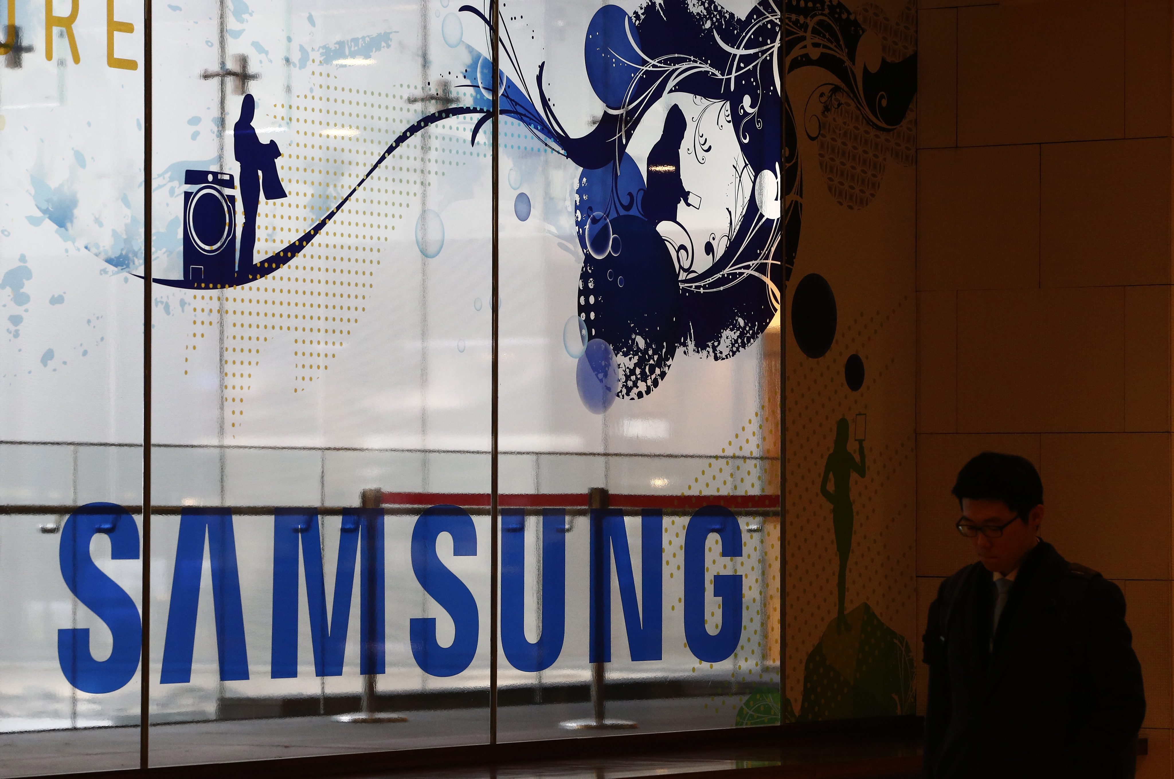 Αντιμέτωπος με σύλληψη για δωροδοκία ο πρόεδρος της Samsung