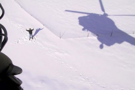 Βίντεο μεταδίδει την από αέρος διάσωση πολιτών από την αποκλεισμένη από τα χιόνια Σκόπελο