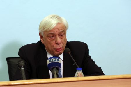 Παυλόπουλος: Η κρίση δεν επηρεάζει την υπεράσπιση εθνικών ζητημάτων