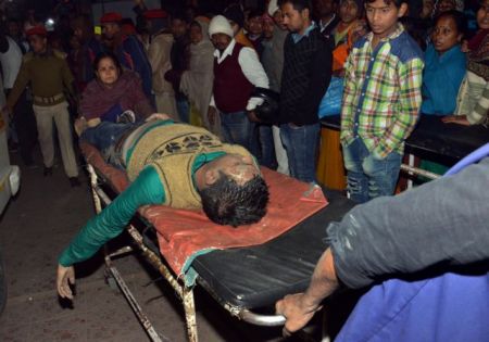 Δεκαοχτώ νεκροί από τη βύθιση πλοιαρίου με 40 επιβάτες στο Γάγγη