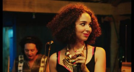 Μπάγια Μεντχαφέρ: «Το όνειρό μου είναι να ρίξω πέτρες στους αστυνομικούς!»