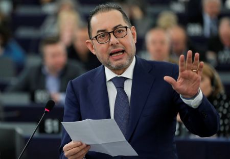 Πιτέλα: Δεν μπορεί ο Σόιμπλε να κρατάει σε ομηρία την Ελλάδα