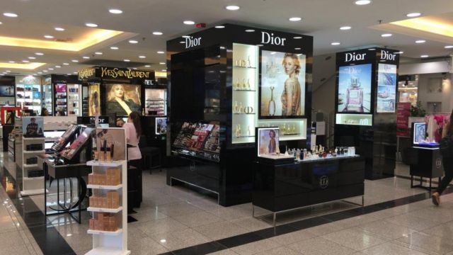 Η κρίση ξέχασε τα ακριβά καλλυντικά