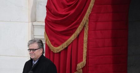 «Οι εφημερίδες να σκάσουν και να ακούσουν», λέει το δεξί χέρι του Τραμπ