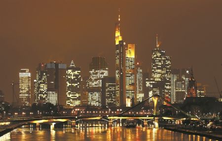 Διαπλεκόμενα και αδιαφανή τα γερμανικά ταμιευτήρια