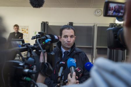 O Μπενουά Αμόν προηγείται στον α’ γύρο για τον υποψήφιο Σοσιαλιστών