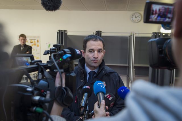 O Μπενουά Αμόν προηγείται στον α’ γύρο για τον υποψήφιο Σοσιαλιστών