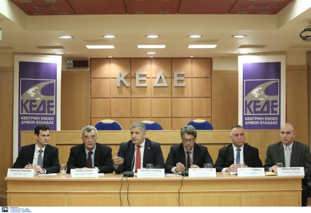 «Όχι» σε νέους χώρους για πρόσφυγες λένε οι δήμαρχοι 5 νησιών με hot spot