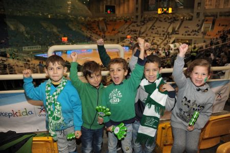 Η παιδική Κερκίδα ΟΠΑΠ «σκόραρε» στο ΠΑΟ – Μπαρτσελόνα 