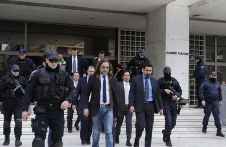 Ελευθερία με «γκρίζες ζώνες» για τους οκτώ