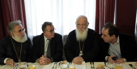 «Η αγάπη δεν κάνει διακρίσεις»: Ο Αρχιεπίσκος με τους ανήλικους πρόσφυγες