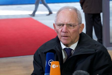 Σόιμπλε: Το ευρώ θα επιβιώσει των γαλλικών εκλογών