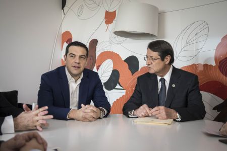 Η οικονομική κρίση και τα μνημόνια έφεραν αντμέτωπες την Ελλάδα και την Κύπρο στα δικαστήρια