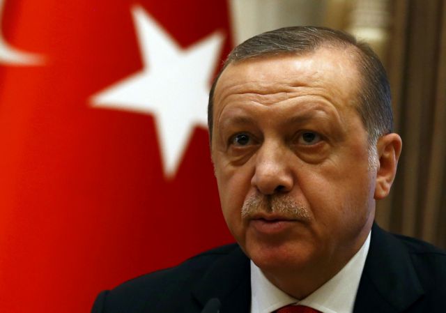 Η Τουρκία ήρε την απαγόρευση της μαντίλας για γυναίκες αξιωματικούς
