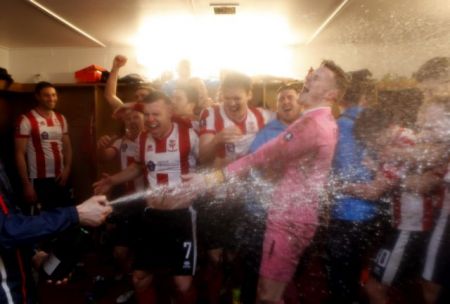 Οι μικροί της Αγγλίας μεγαλώνουν στο Κύπελλο