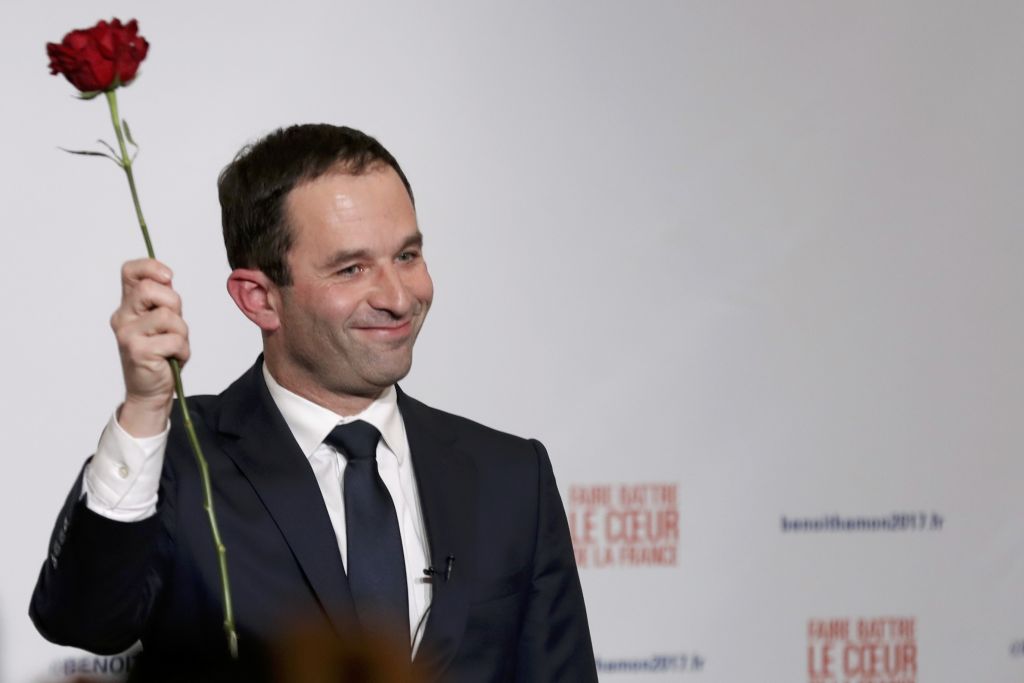 Γαλλία: Ο Αμόν νίκησε τον Βαλς και θα είναι ο υποψήφιος των Σοσιαλιστών στις προεδρικές εκλογές