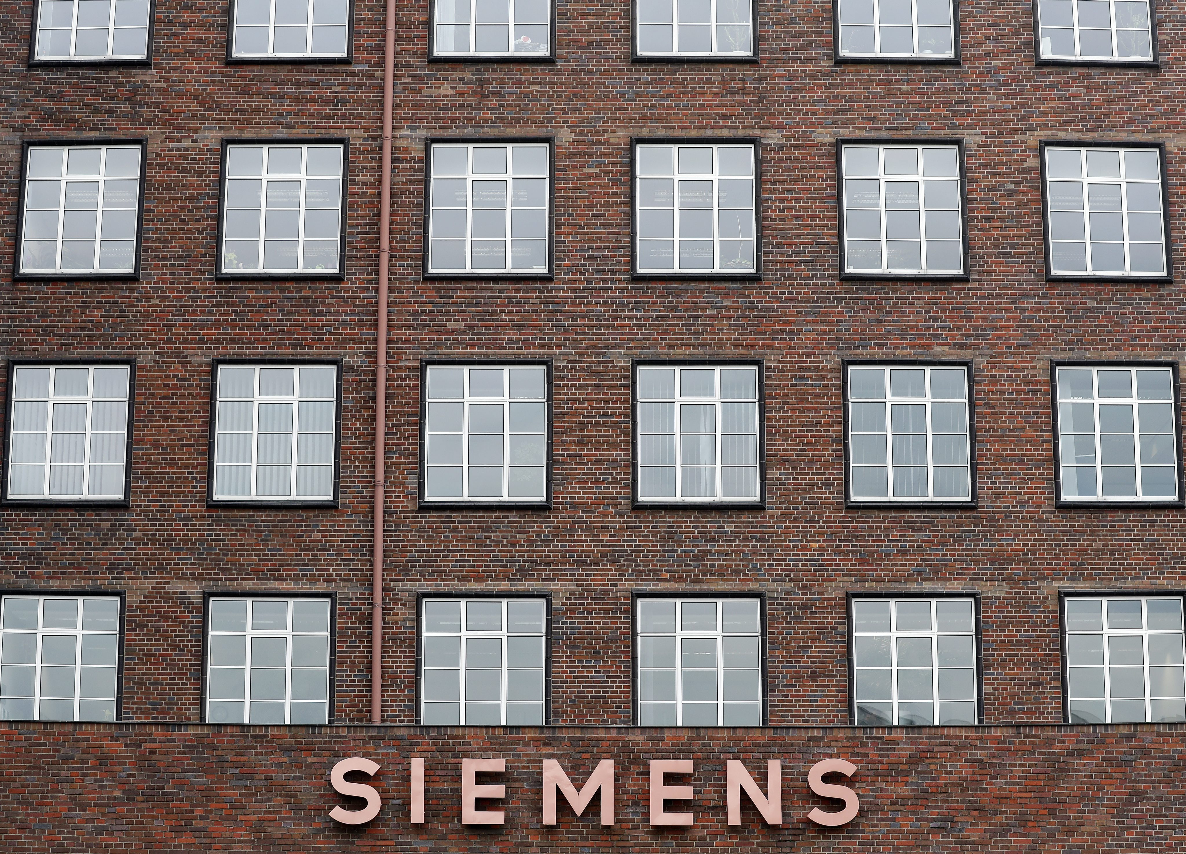 Ξεκινά η δίκη της Siemens για την σύμβαση με τον ΟΤΕ, το 1997