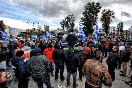 Μπλόκα: Κλειστό το τελωνείο Ευζώνων – Αποχώρησαν από τον Προμαχώνα οι αγρότες