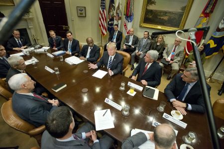 Με αναζήτηση άλλων εμπορικών εταίρων θα απαντήσει η ΕΕ στις απειλές Τραμπ