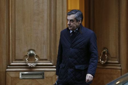 Εκτός προεδρικής κούρσας θέλει τον Φιγιόν το 69% των Γάλλων