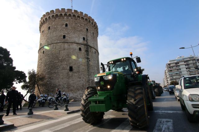 Με τρακτέρ στη Θεσσαλονίκη οι αγρότες, κλείνουν και τα Τέμπη
